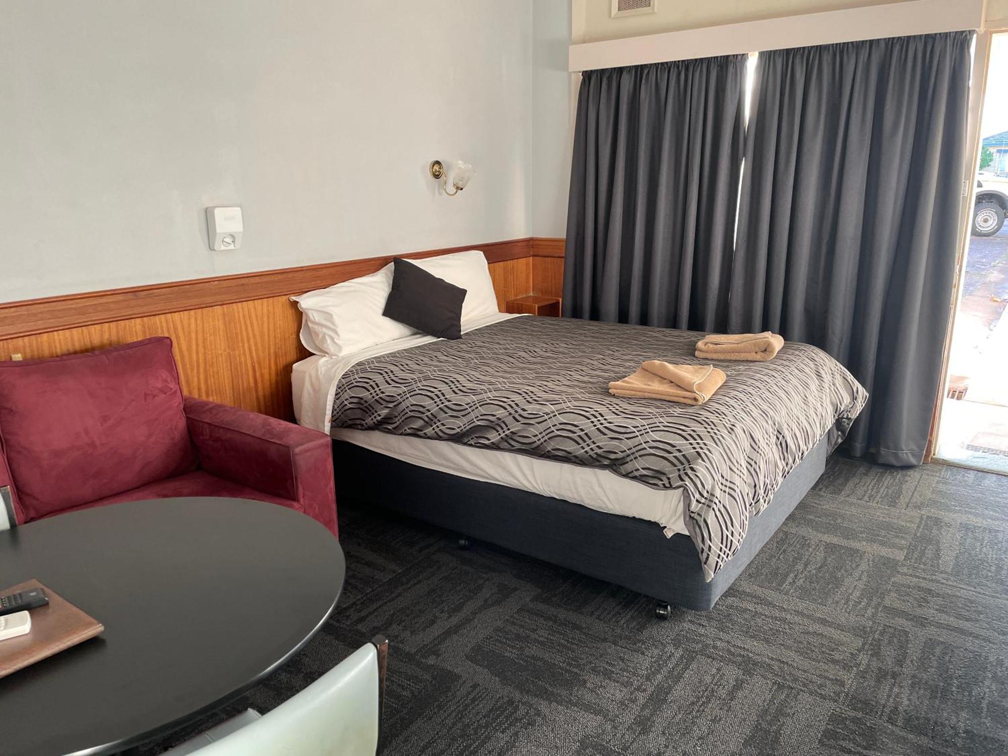 County Lodge Motor Inn Уест Уайлонг Екстериор снимка