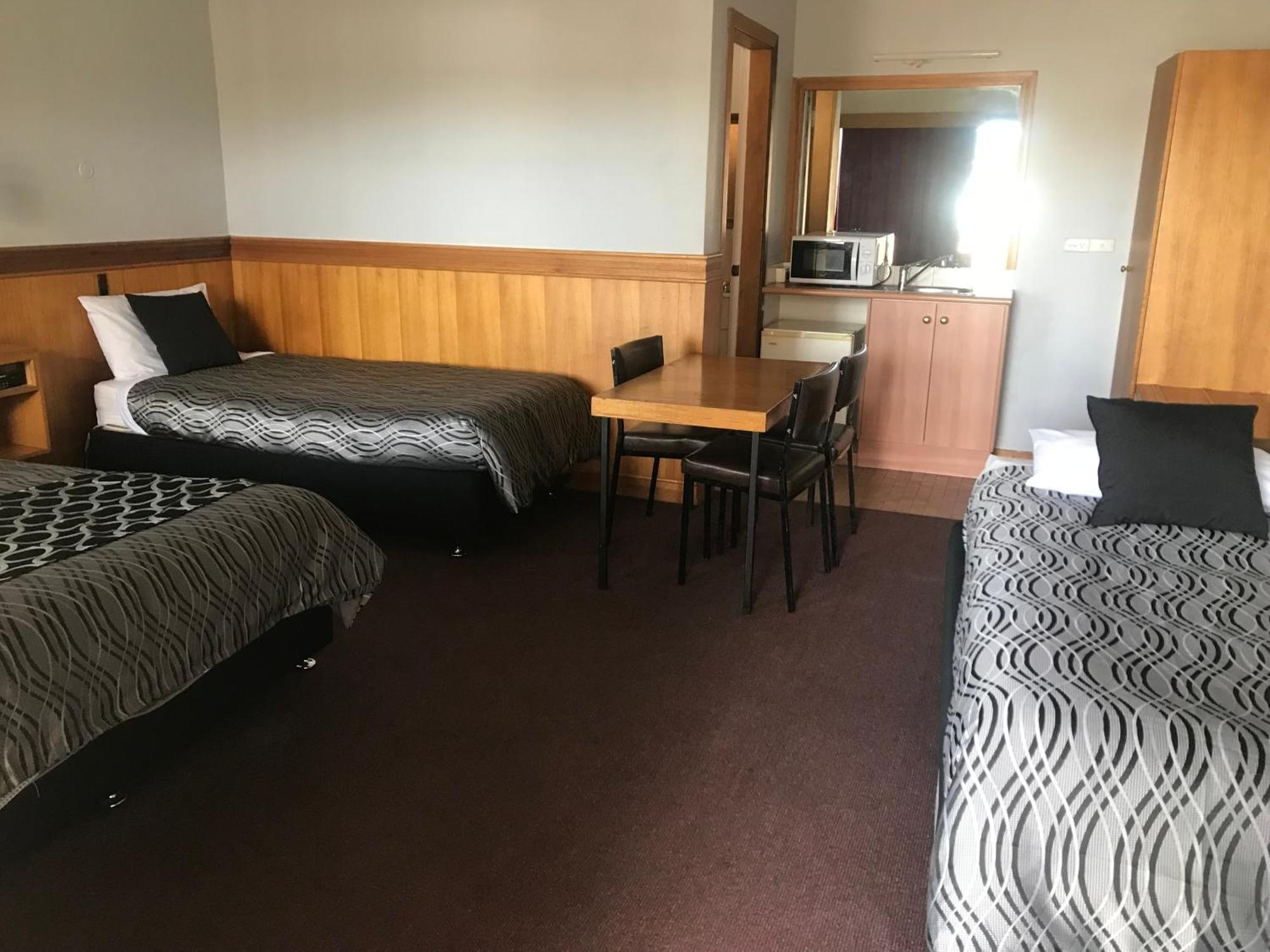 County Lodge Motor Inn Уест Уайлонг Екстериор снимка