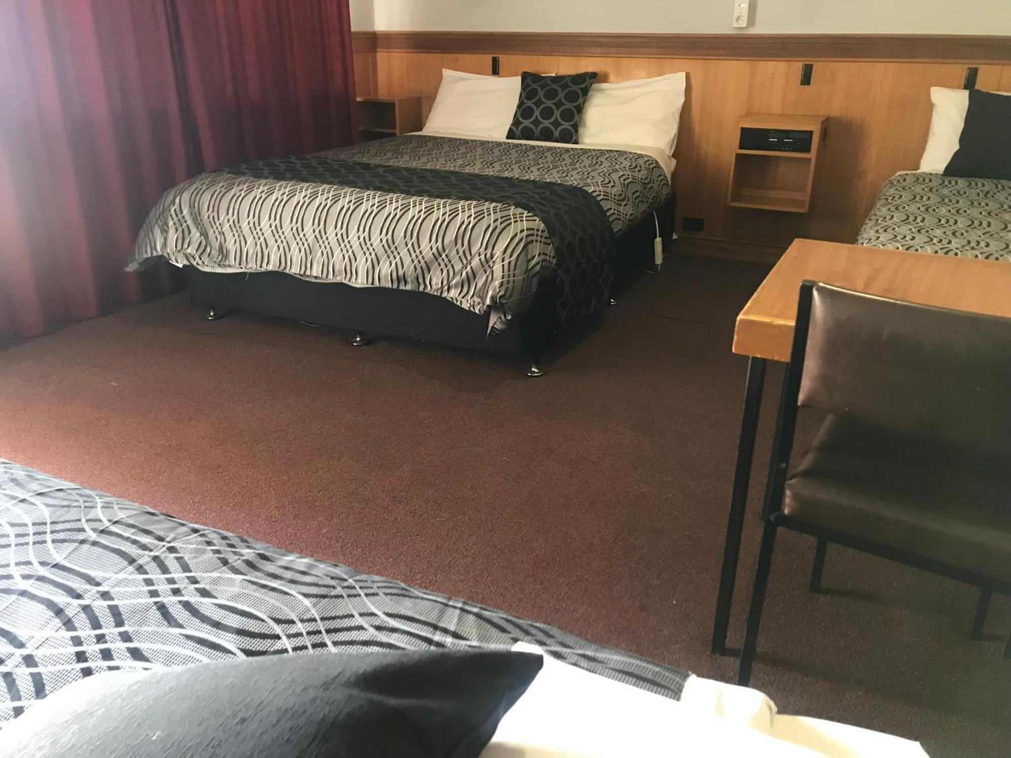 County Lodge Motor Inn Уест Уайлонг Екстериор снимка