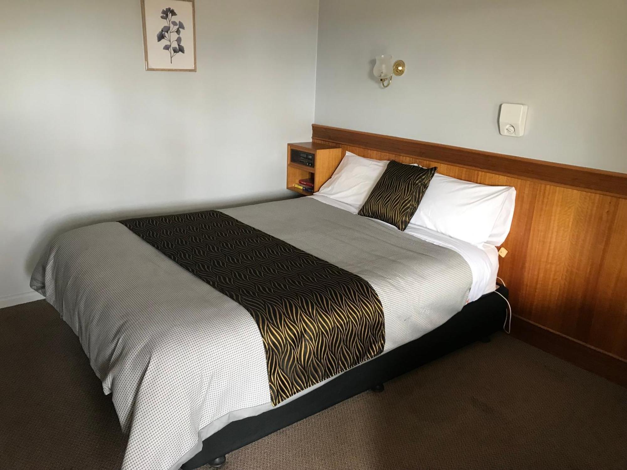 County Lodge Motor Inn Уест Уайлонг Екстериор снимка