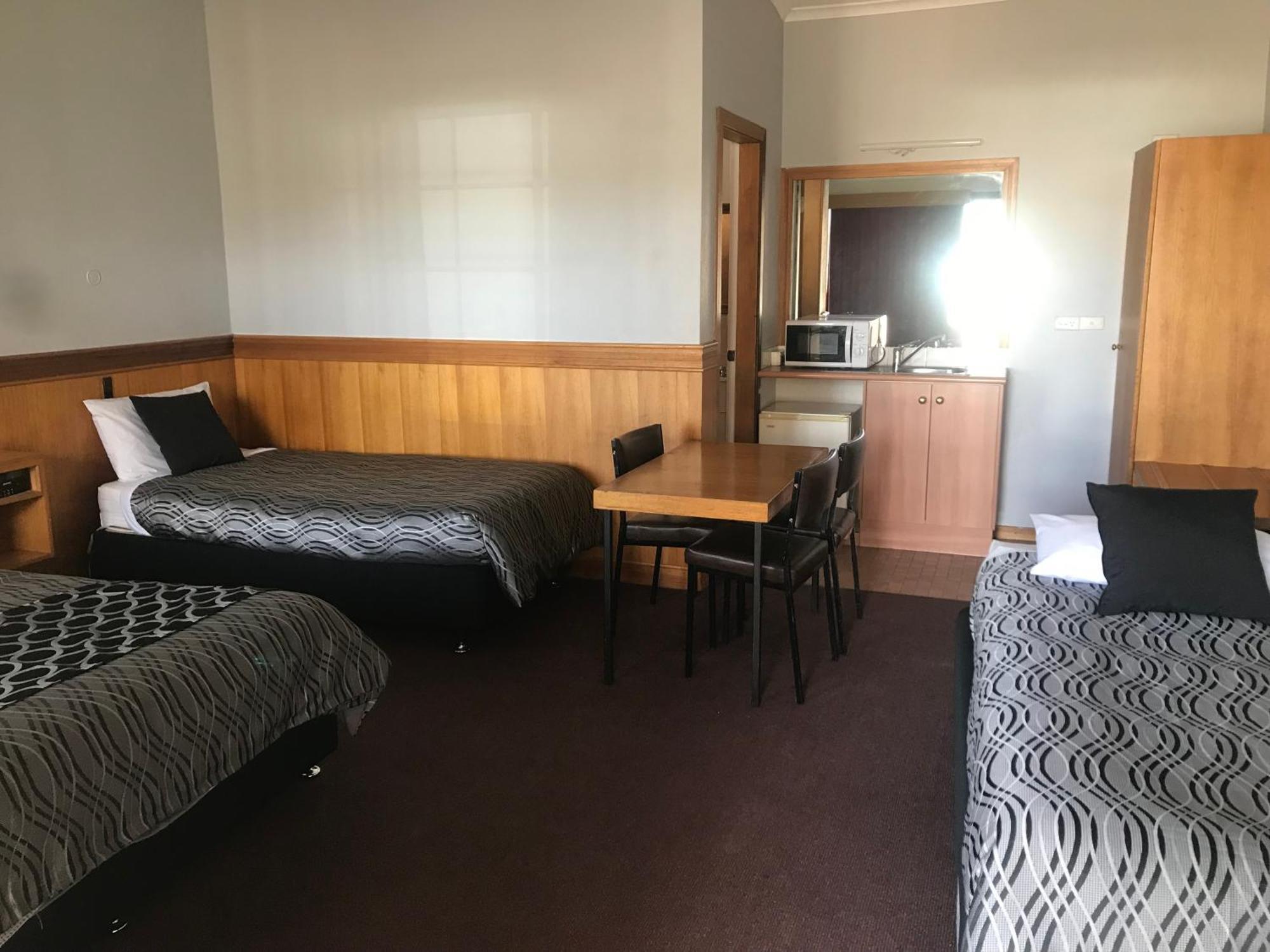 County Lodge Motor Inn Уест Уайлонг Екстериор снимка