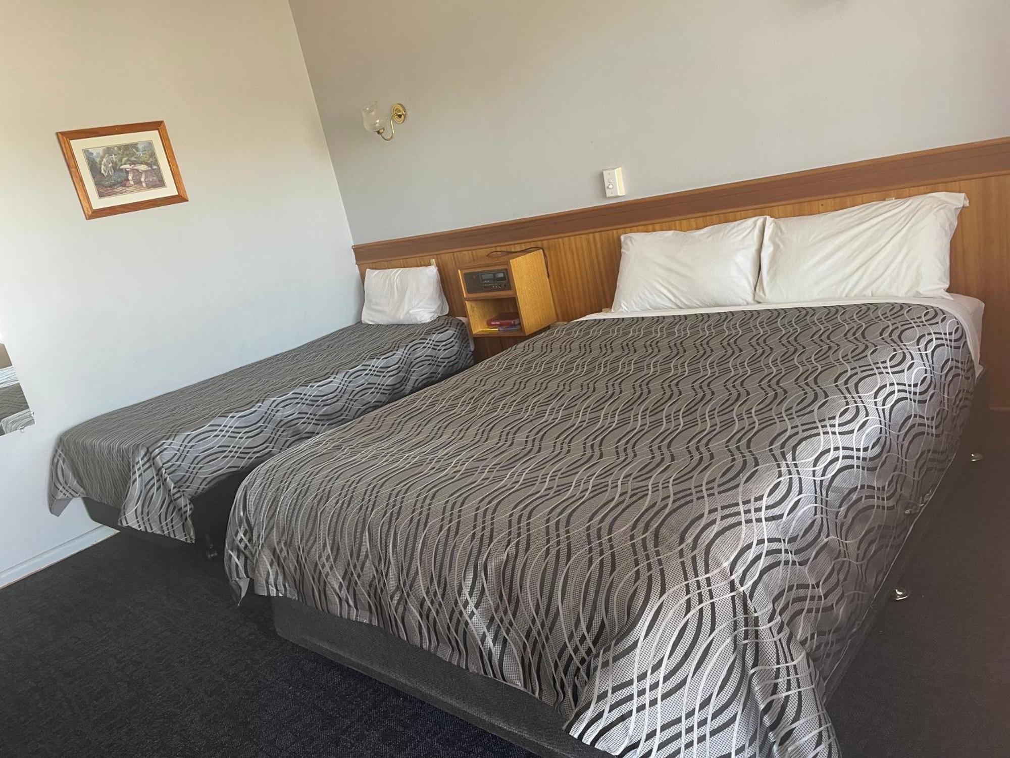 County Lodge Motor Inn Уест Уайлонг Екстериор снимка