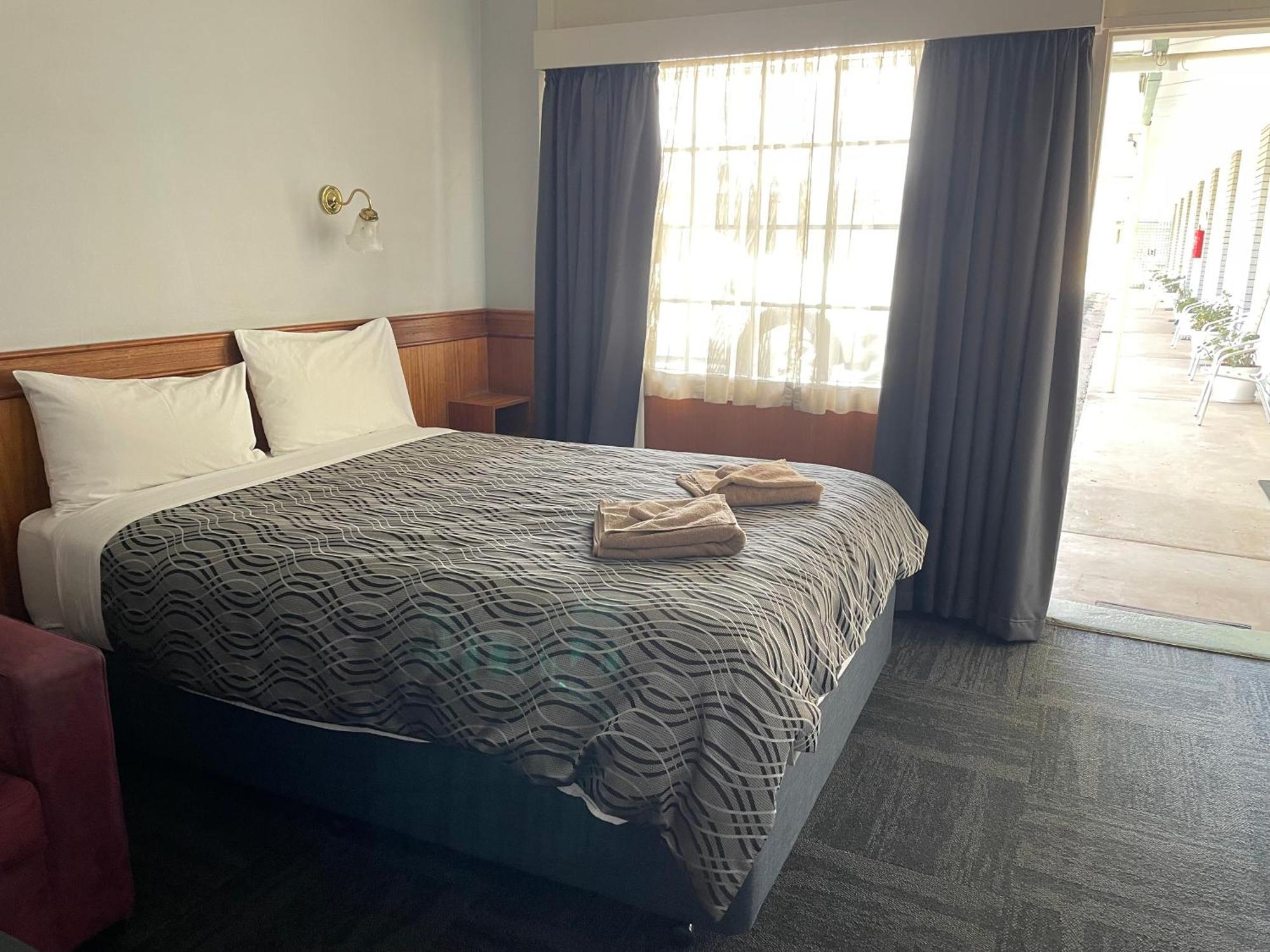 County Lodge Motor Inn Уест Уайлонг Екстериор снимка