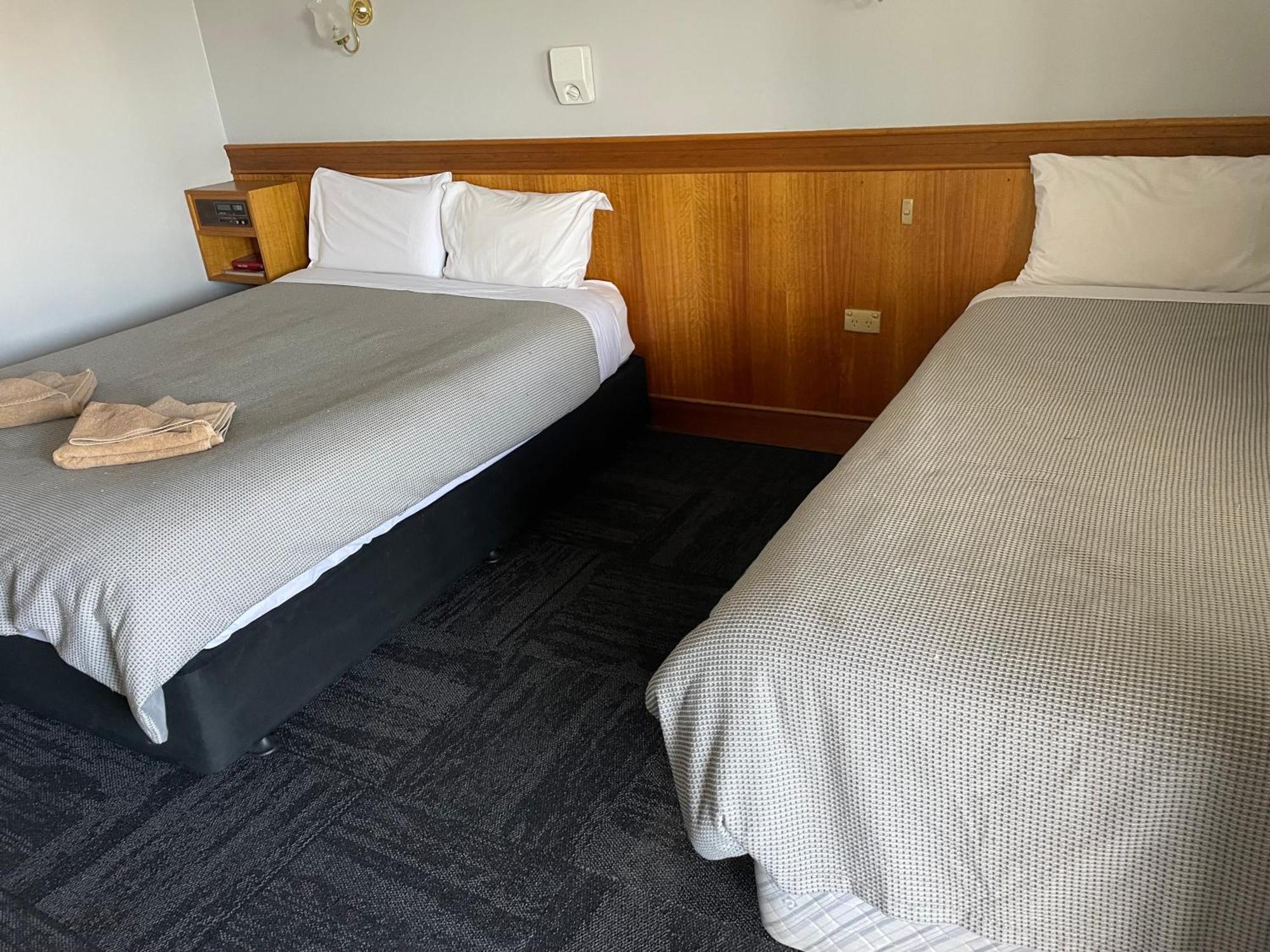 County Lodge Motor Inn Уест Уайлонг Екстериор снимка