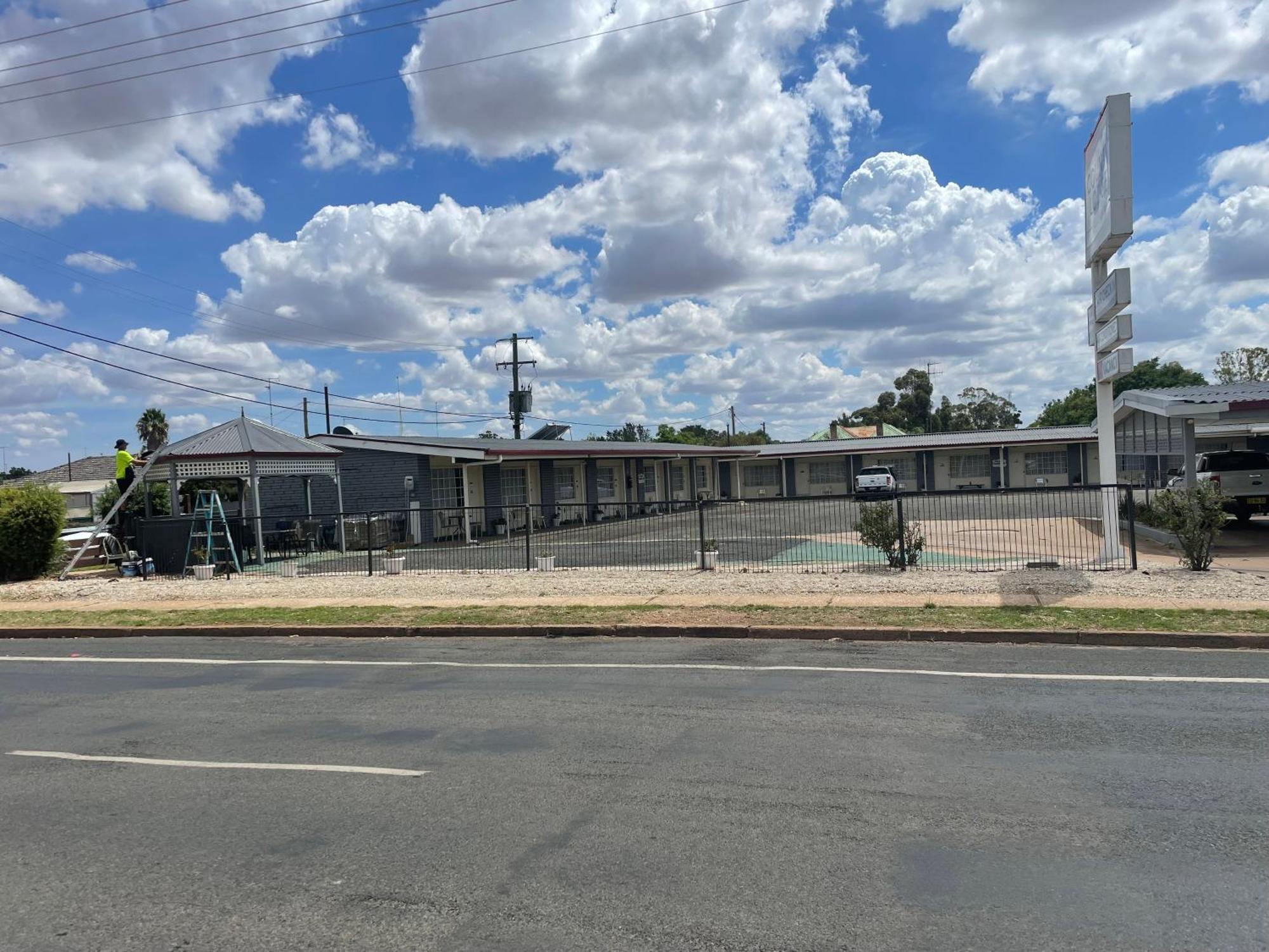 County Lodge Motor Inn Уест Уайлонг Екстериор снимка