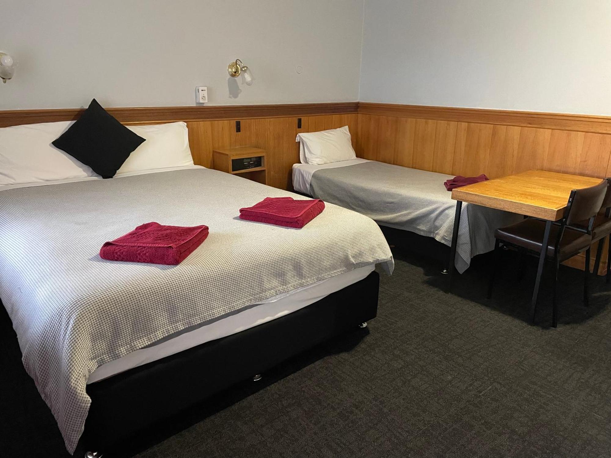 County Lodge Motor Inn Уест Уайлонг Екстериор снимка