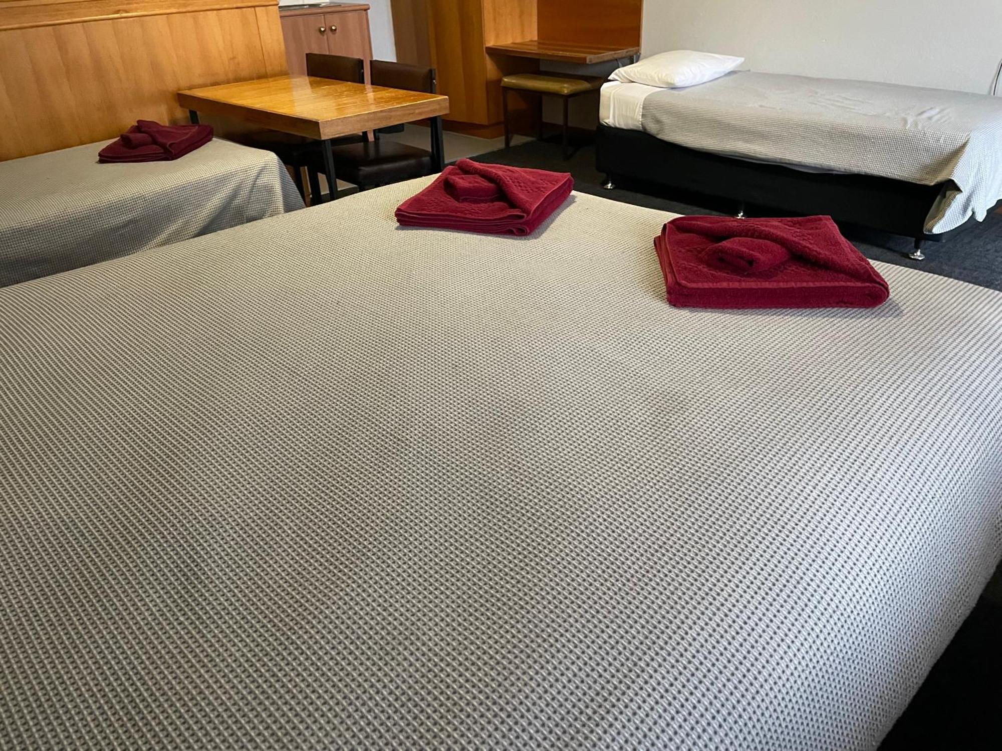 County Lodge Motor Inn Уест Уайлонг Екстериор снимка