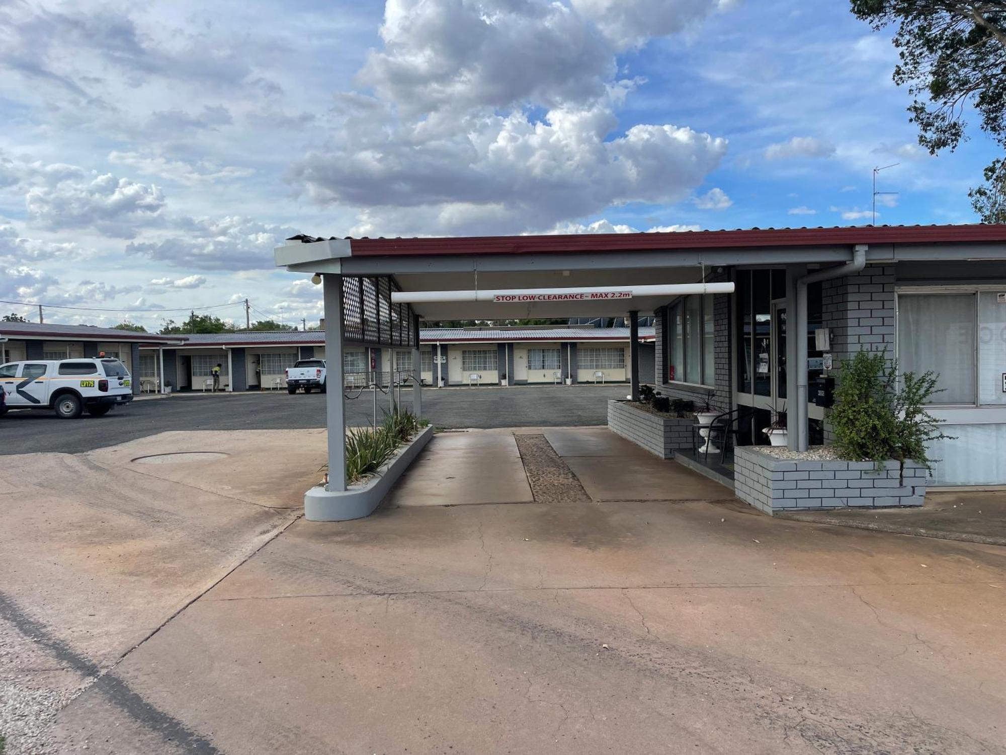 County Lodge Motor Inn Уест Уайлонг Екстериор снимка