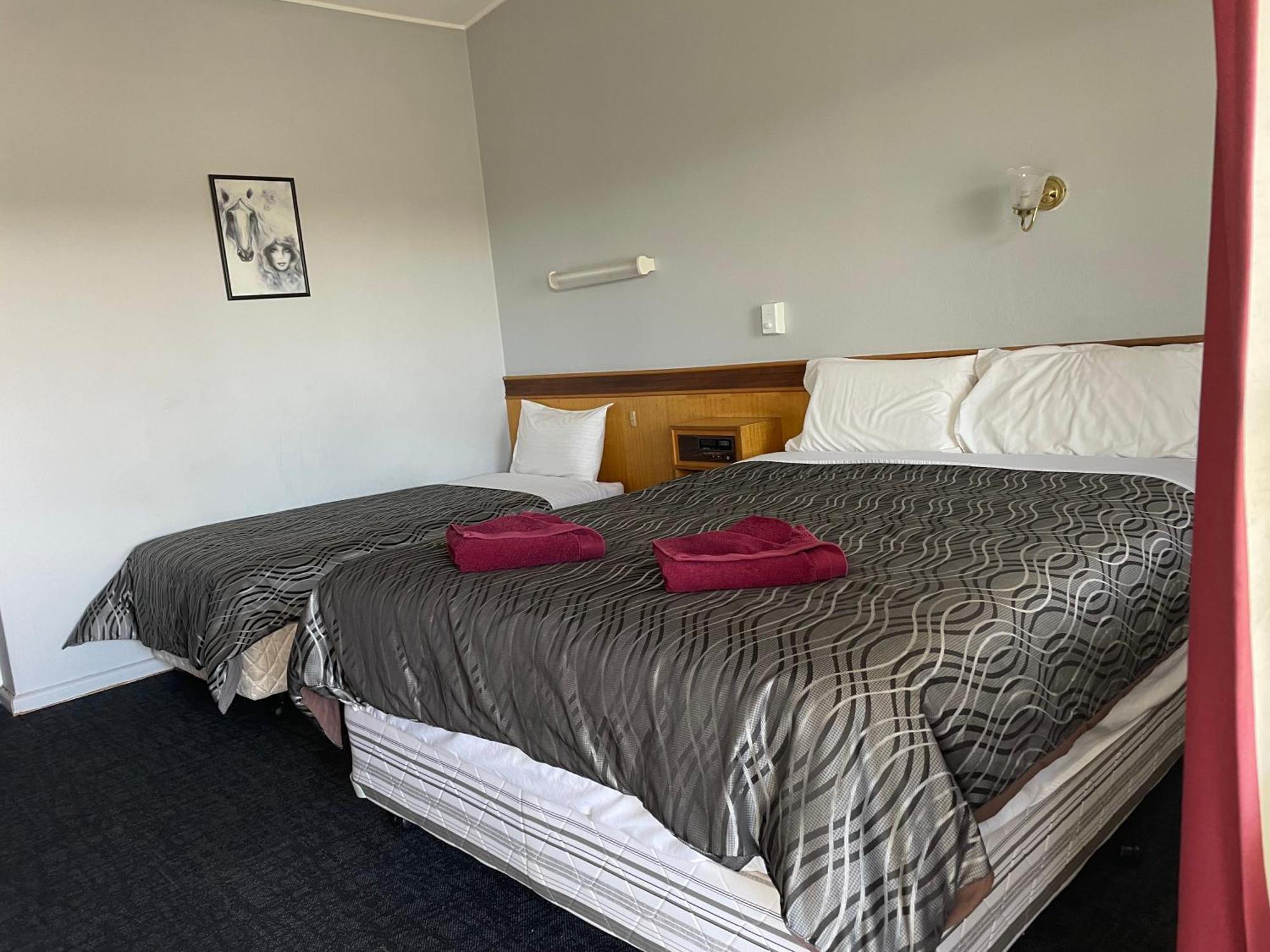 County Lodge Motor Inn Уест Уайлонг Екстериор снимка