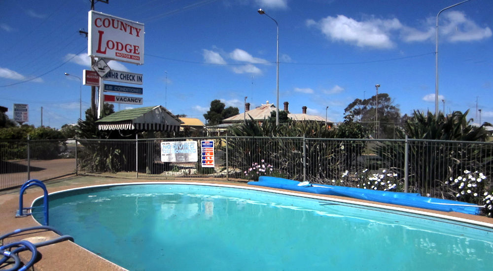 County Lodge Motor Inn Уест Уайлонг Екстериор снимка
