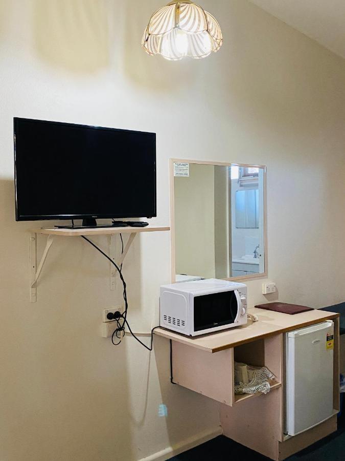 County Lodge Motor Inn Уест Уайлонг Екстериор снимка